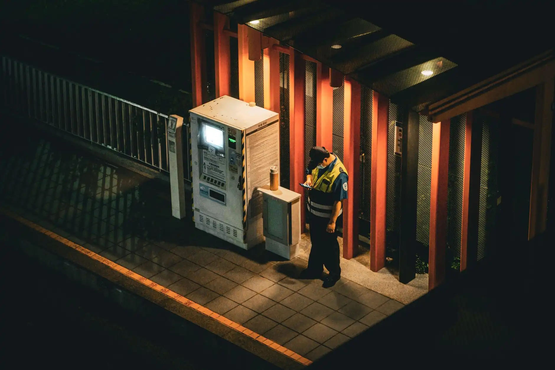 西平合水骨伤医院骨伤科特色疗法与常规治疗技术对比分析